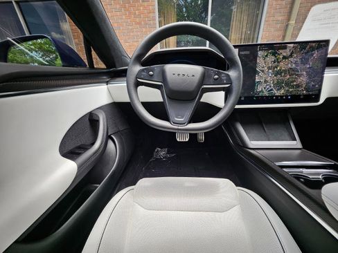 Used 2023 Tesla Model S Plaid AWD/4WD image 5