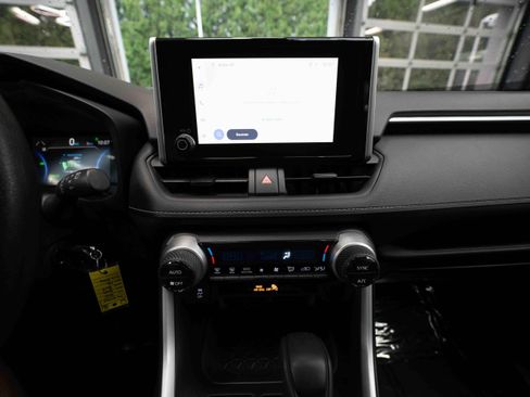 Used 2025 Toyota RAV4 LE AWD/4WD image 17
