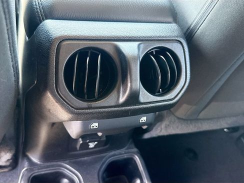 Used 2020 Jeep Wrangler Unlimited Sahara w/ Safety Group AWD/4WD image 28