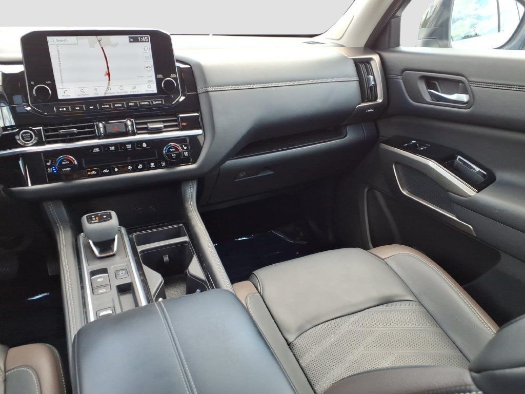 Used 2024 Nissan Pathfinder Platinum FWD image 14