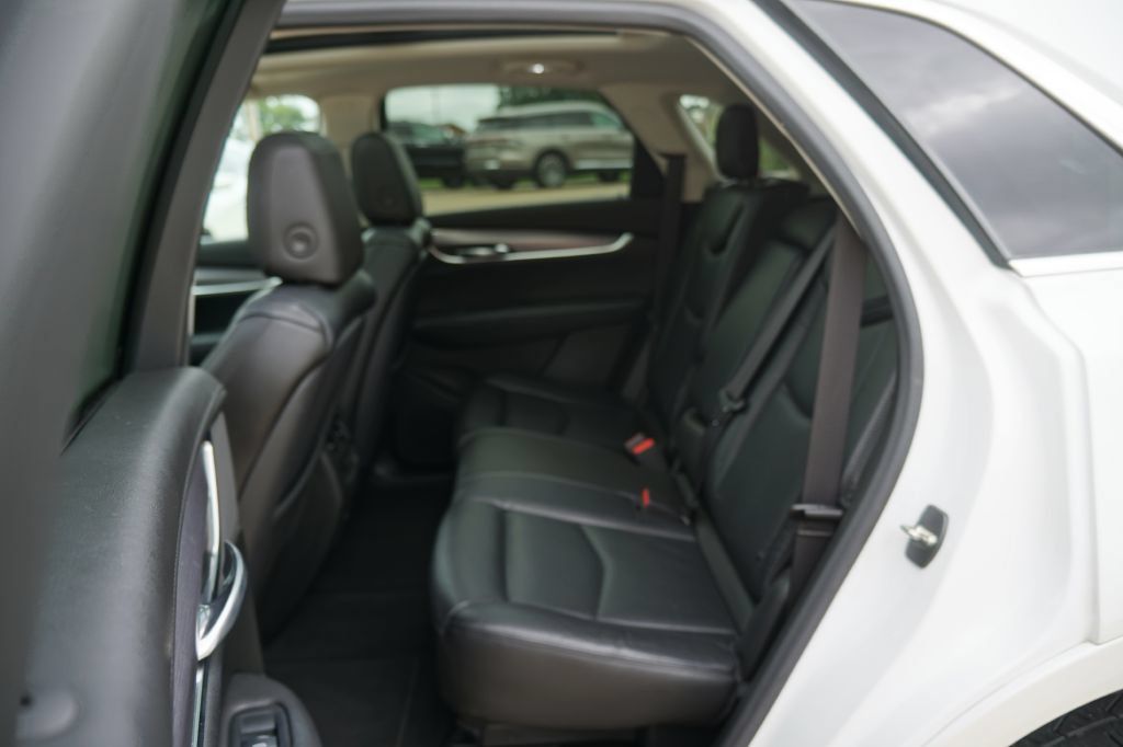 Used 2017 Cadillac XT5 Luxury w/ Driver Awareness Package FWD image 15