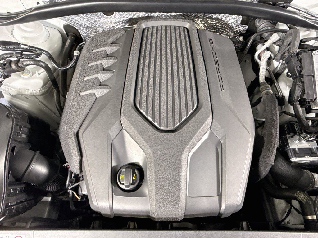 Used 2024 Porsche Macan AWD/4WD image 27