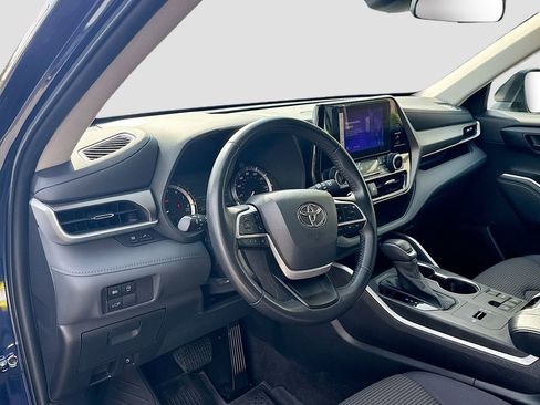 Used 2023 Toyota Highlander LE FWD image 23