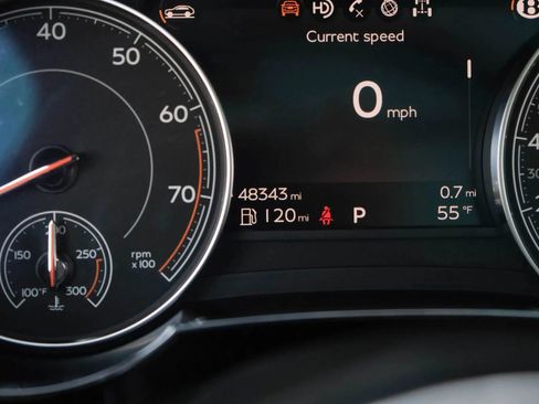 Used 2018 Bentley Bentayga image 40