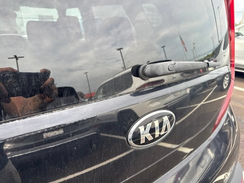 Used 2020 Kia Soul LX FWD image 14