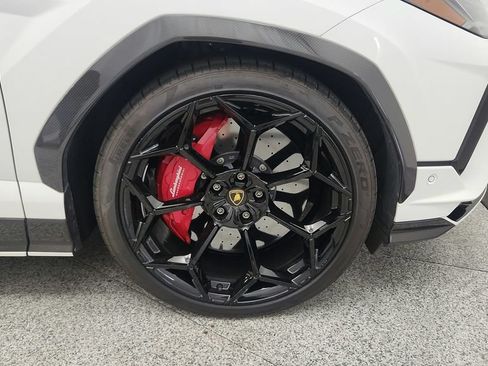 Used 2023 Lamborghini Urus Performante AWD/4WD image 32