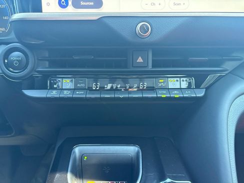 Used 2026 Toyota Crown Platinum AWD/4WD image 21