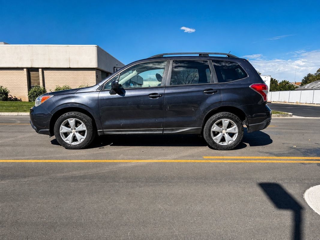 Used 2015 Subaru Forester 2.5i Premium AWD/4WD image 2