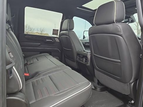 Used 2025 GMC Sierra 2500 AT4X image 31