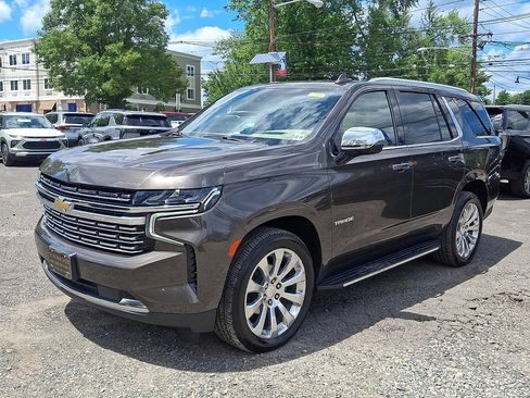 Used 2021 Chevrolet Tahoe Premier w/ Premium Package AWD/4WD image 3