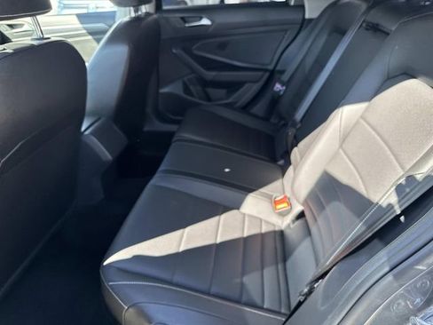 Used 2022 Volkswagen Jetta SE image 11