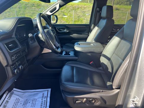 Used 2024 Chevrolet Suburban LT image 13
