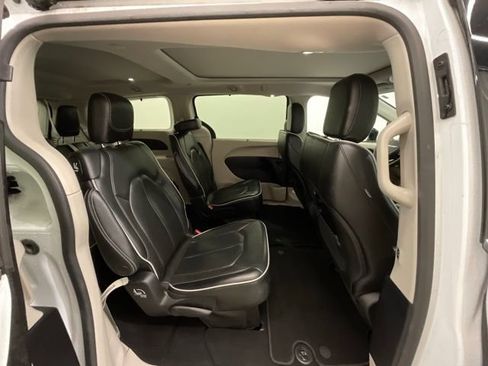 Used 2023 Chrysler Pacifica Limited FWD image 24