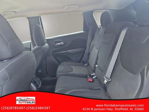 Used 2016 Jeep Cherokee Latitude w/ Safety/Convenience Group FWD image 10