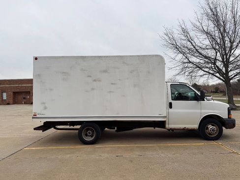Used 2005 GMC Savana 3500 image 5
