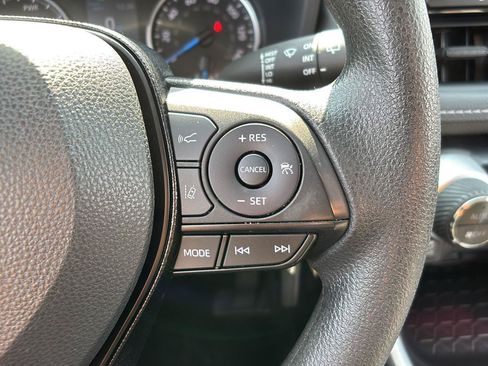 Used 2021 Toyota RAV4 LE AWD/4WD image 27