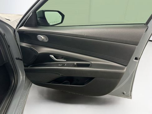 Used 2022 Hyundai Elantra SEL FWD image 32