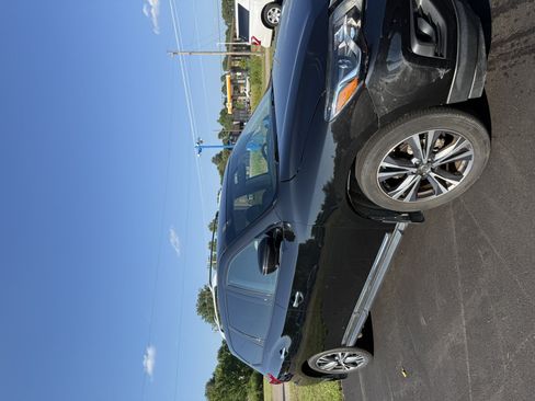 Used 2020 Nissan Pathfinder Platinum FWD image 2