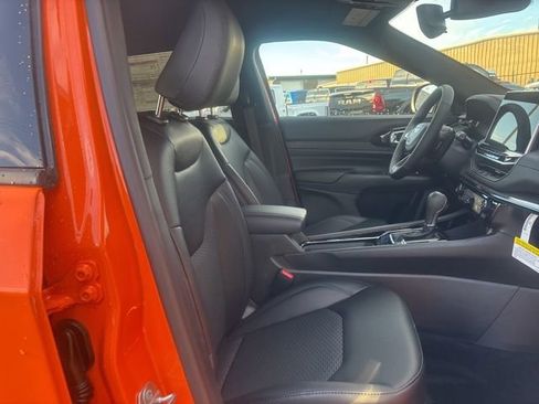 New 2026 Jeep Compass Latitude image 10