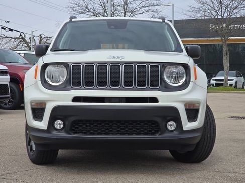 Used 2023 Jeep Renegade Latitude w/ Premium Group image 3