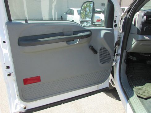 Used 2006 Ford F250 Lariat image 11