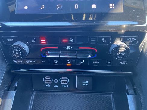 Certified 2024 Jeep Grand Cherokee L Altitude image 35