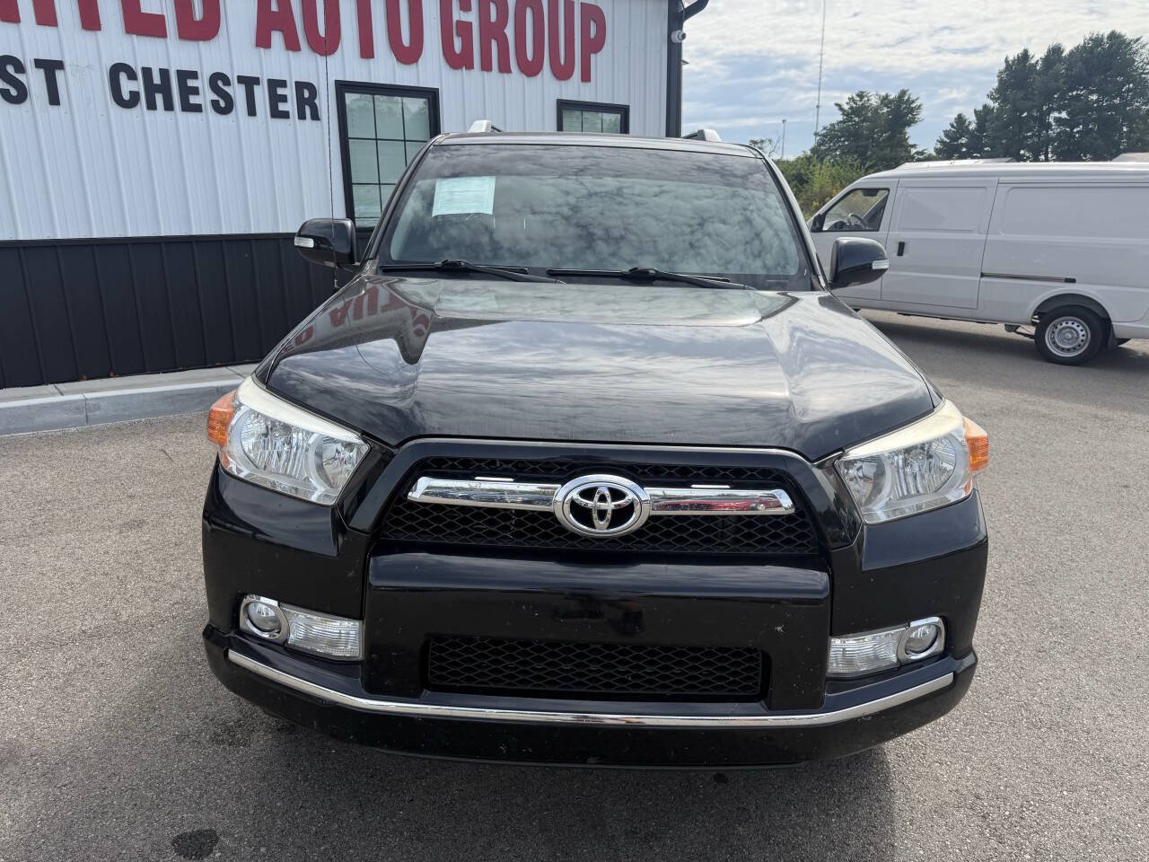 Used 2011 Toyota 4Runner SR5 w/ Premium Pkg w/Leather AWD/4WD image 3