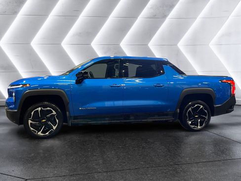 Used 2026 Chevrolet Silverado EV LT AWD/4WD image 3