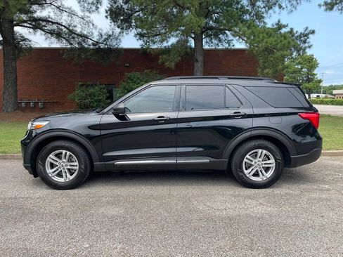 Used 2020 Ford Explorer XLT w/ Comfort Package RWD image 2