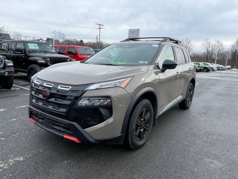 Used 2025 Nissan Rogue SV w/ Rock Creek Premium Package image 7