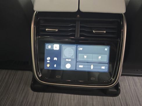 Used 2024 Rivian R1S Adventure AWD/4WD image 31