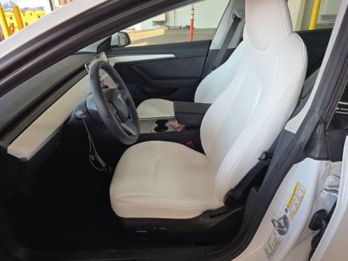 Used 2023 Tesla Model 3 Standard Range RWD image 4