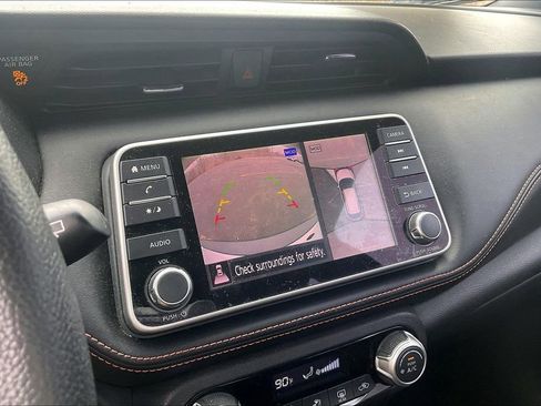 Used 2018 Nissan Kicks SR image 16