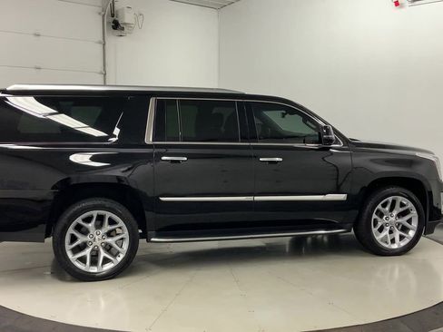 Used 2019 Cadillac Escalade ESV Premium Luxury image 8