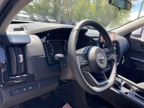 New 2025 Nissan Pathfinder SV w/ SV Premium Package image 9