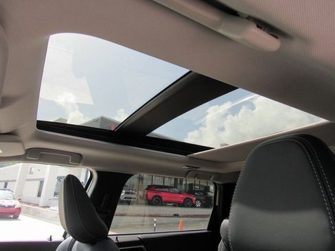 New 2025 Mitsubishi Outlander SE image 16