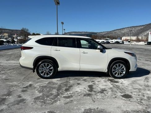 Used 2021 Toyota Highlander Limited image 4