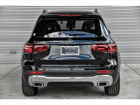 Certified 2025 Mercedes-Benz GLB 250 GLB 250 4MATIC image 8