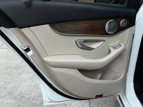Used 2019 Mercedes-Benz C 300 4MATIC Sedan image 30