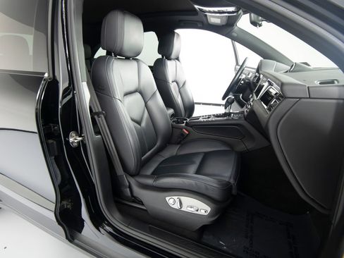 Certified 2020 Porsche Macan AWD/4WD image 37