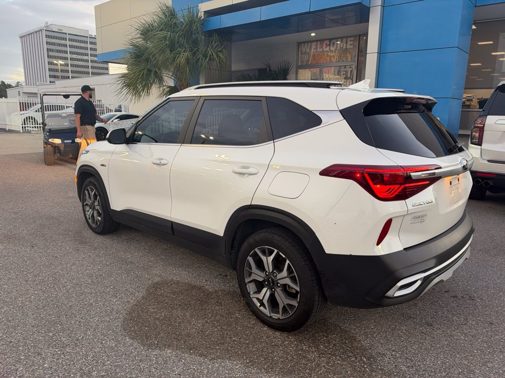 Used 2021 Kia Seltos EX AWD/4WD image 3
