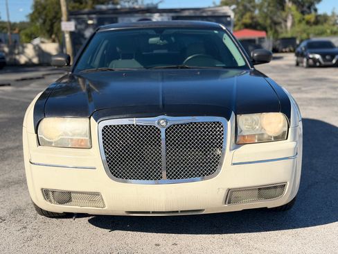 Used 2005 Chrysler 300 Touring image 8