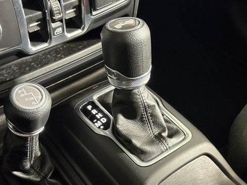 Used 2024 Jeep Wrangler Unlimited Sport AWD/4WD image 39