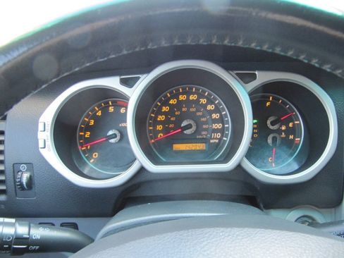 Used 2005 Toyota 4Runner Limited AWD/4WD image 11