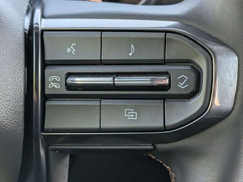 Used 2025 GMC Canyon AT4 AWD/4WD image 21