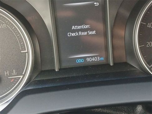 Used 2022 Toyota Venza XLE image 15