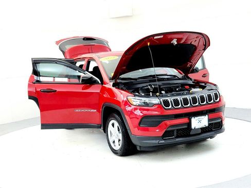 Used 2023 Jeep Compass Sport image 9