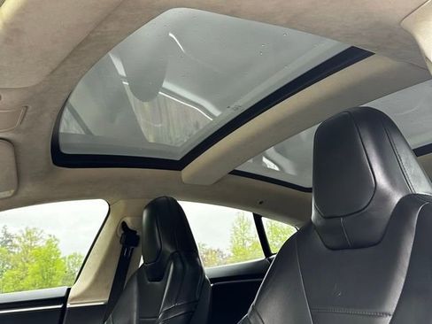 Used 2015 Tesla Model S 70D image 21