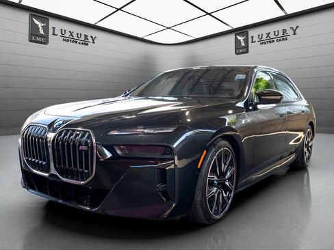 Used 2024 BMW i7 M70 AWD/4WD image 4