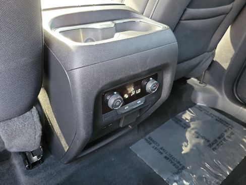 Used 2024 Chevrolet Traverse LT FWD image 21
